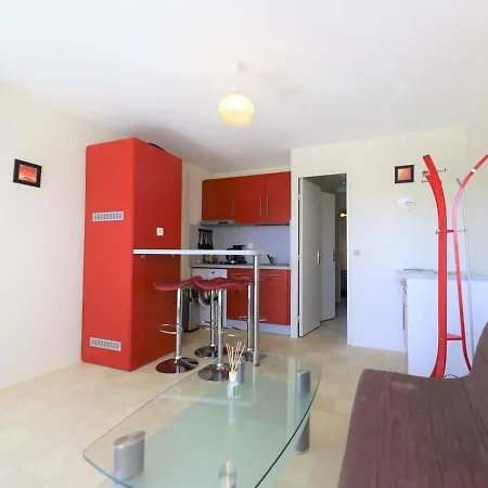 Beau 2 Pieces Pour 5 Pers. Avec Parking, Piscine Et Loggia, A 400m De La A - Fr-1-559-14 Apartment