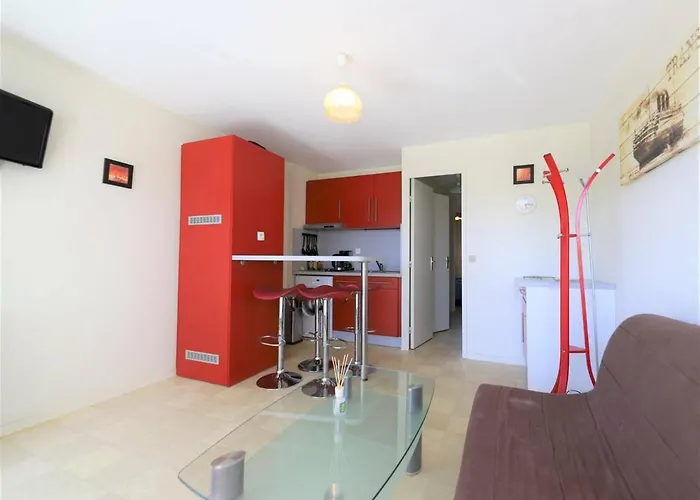 Beau 2 Pièces Pour 5 Pers. Avec Parking, Piscine Et Loggia, à 400m De La à - Fr-1-559-14 Appartement