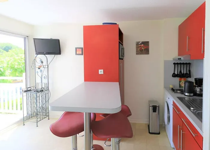 Beau 2 Pièces Pour 5 Pers. Avec Parking, Piscine Et Loggia, à 400m De La à - Fr-1-559-14