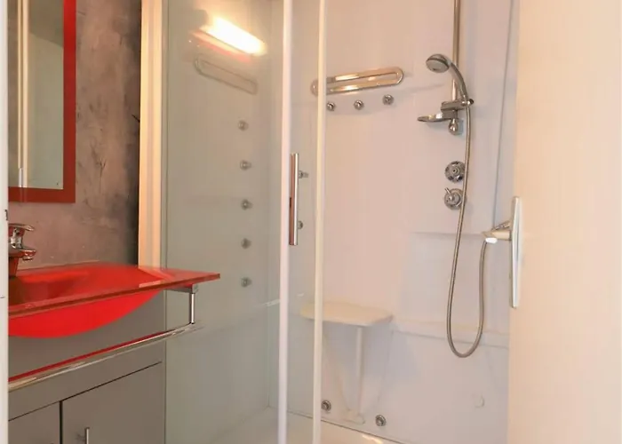 Beau 2 Pièces Pour 5 Pers. Avec Parking, Piscine Et Loggia, à 400m De La à - Fr-1-559-14 Appartement *