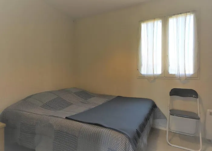 Beau 2 Pièces Pour 5 Pers. Avec Parking, Piscine Et Loggia, à 400m De La à - Fr-1-559-14 *