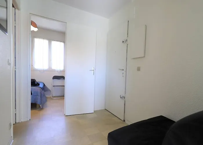 Beau 2 Pièces Pour 5 Pers. Avec Parking, Piscine Et Loggia, à 400m De La à - Fr-1-559-14